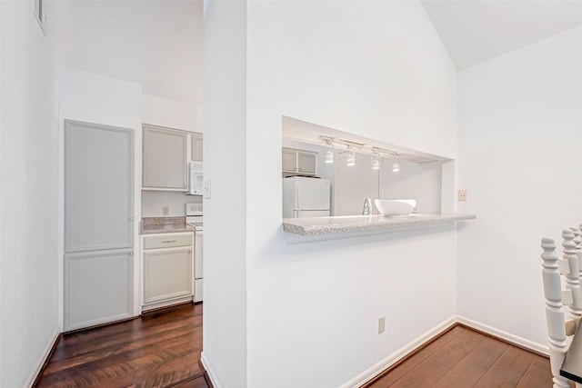 2277 S Kirkwood Rd Unit 906, Houston, TX 77077 - kitchen with white appliances, dark wood finished floors, light countertops, high vaulted ceiling, and gray cabinetry