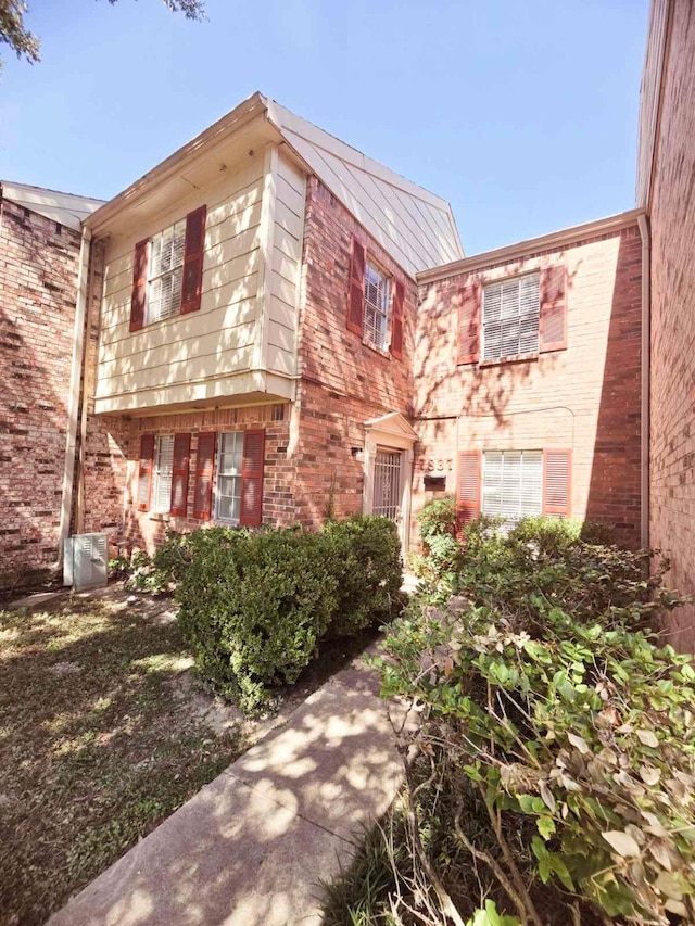 7837 Leonora St, Houston, TX 77061 - view of front of home with brick siding
