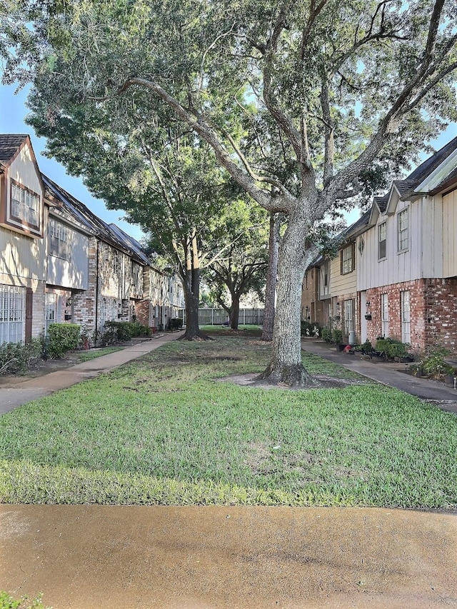 8101 Amelia Rd Unit 407D, Houston, TX 77055 - view of home's community with a yard and a residential view