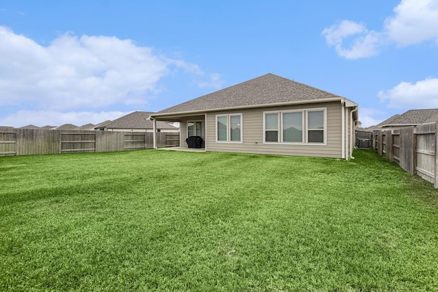 1818 Homewood Point Ln, Rosharon, TX 77583 - back of property featuring a fenced backyard, roof with shingles, and a patio area