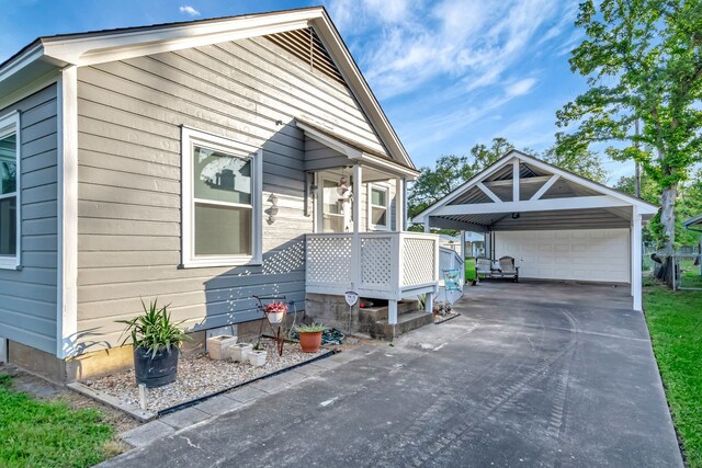 820 Meadow Ln, Wharton, TX 77488 - view of side of property featuring a garage and an outbuilding