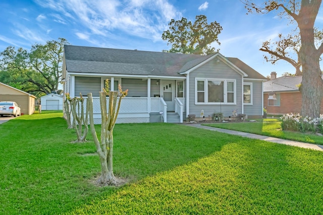 820 Meadow Ln, Wharton, TX 77488 - view of front of property featuring a porch, a front yard, and roof with shingles