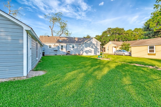 820 Meadow Ln, Wharton, TX 77488 - view of grassy yard