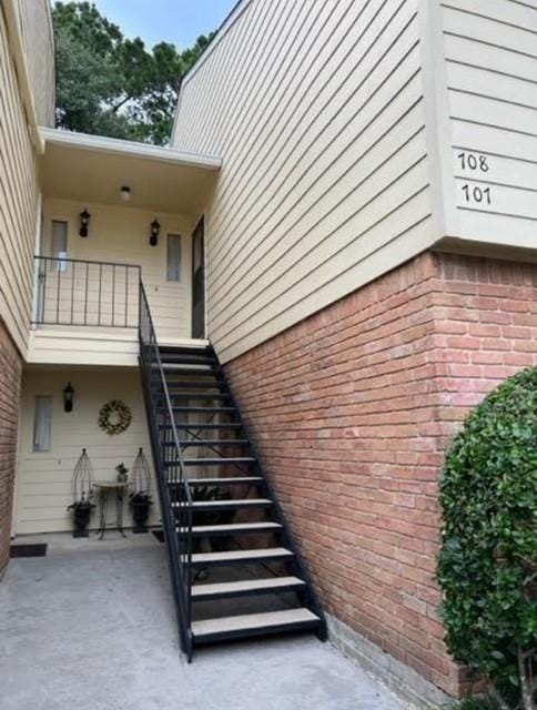 14515 Wunderlich Dr Unit 708, Houston, TX 77069 - view of stairs