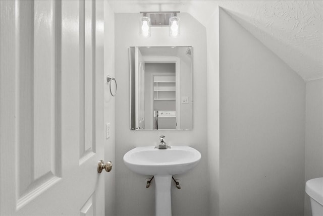 1427 Roaring Springs Ln, Seabrook, TX 77586 - half bathroom featuring toilet and vaulted ceiling