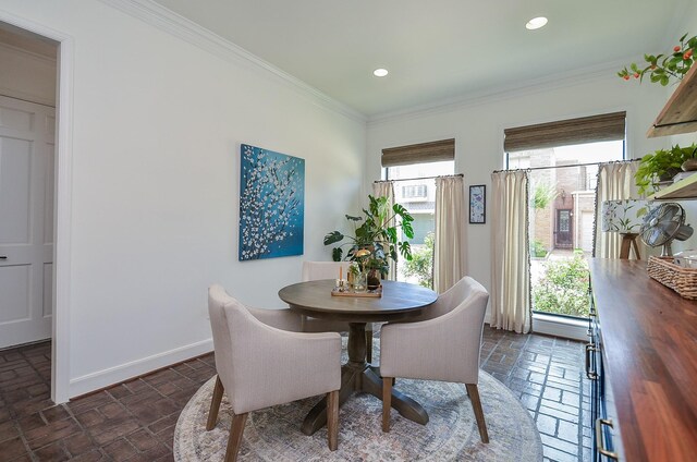 987 S Post Oak Ln, Houston, TX 77056 - dining room with ornamental molding and recessed lighting