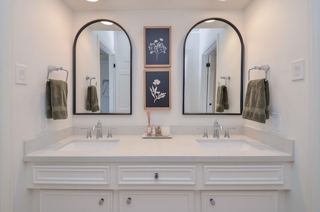 987 S Post Oak Ln, Houston, TX 77056 - full bathroom featuring double vanity