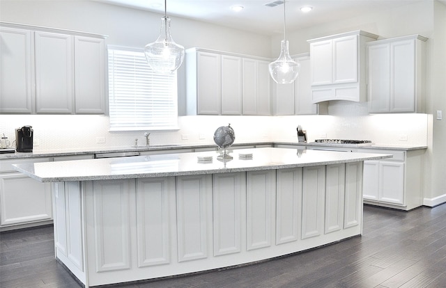 9323 Stablewood Lakes Ln, Tomball, TX 77375 - kitchen with a kitchen island, decorative backsplash, white cabinets, and recessed lighting