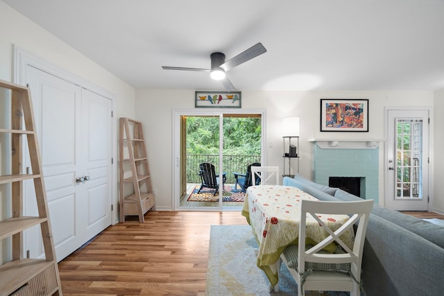 3500 Tangle Brush Dr Unit 28, The Woodlands, TX 77381 - living area with wood finished floors, plenty of natural light, and ceiling fan