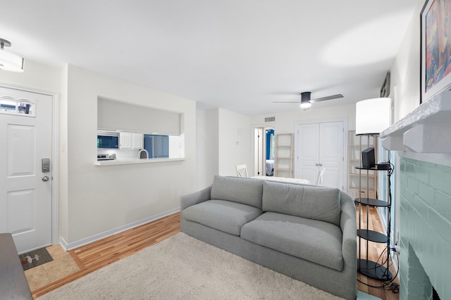 3500 Tangle Brush Dr Unit 28, The Woodlands, TX 77381 - living room featuring light wood-style flooring and ceiling fan