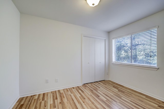 3500 Tangle Brush Dr Unit 28, The Woodlands, TX 77381 - unfurnished bedroom with light wood finished floors and a closet