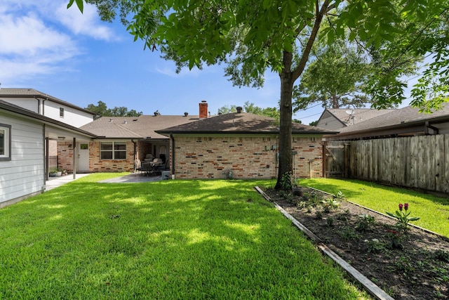 1011 Martin St, Houston, TX 77018 - fenced backyard featuring a patio area