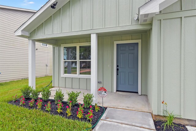 405 3rd St, Hempstead, TX 77445 - property entrance with board and batten siding