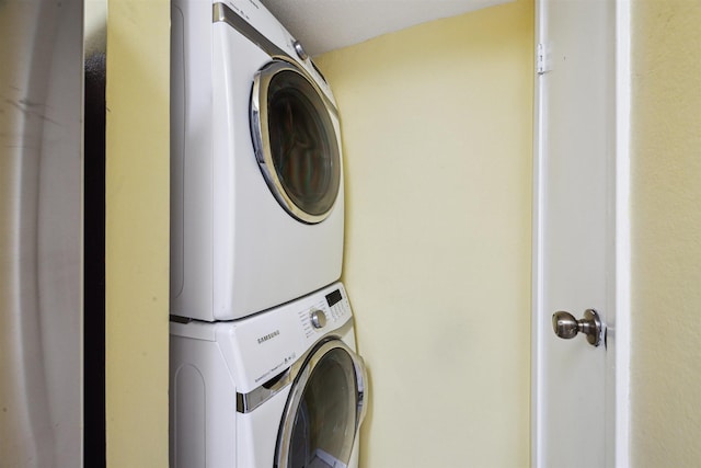 4001 E Nasa Rd Unit 118, Seabrook, TX 77586 - laundry area featuring estacked washer and dryer