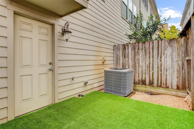 2904 Chenevert St Unit J, Houston, TX 77004 - view of yard