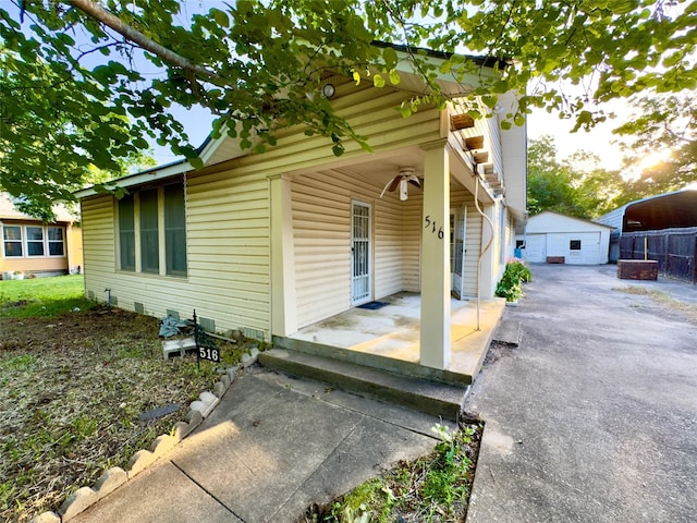 516 S Pecan Ave, Luling, TX 78648 - photo 2