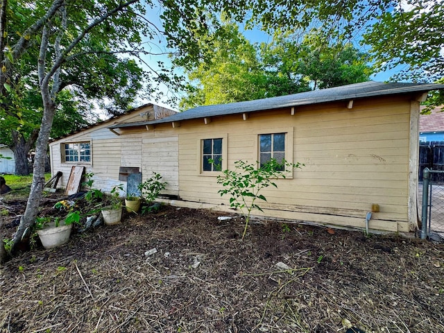 516 S Pecan Ave, Luling, TX 78648 - photo 41