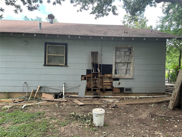 107 Russell St, Liberty Hill, TX 78642 - rear view of house with roof with shingles