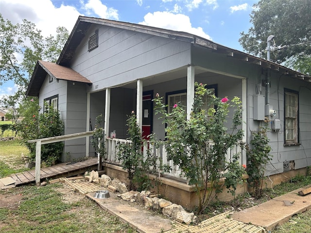 107 Russell St, Liberty Hill, TX 78642 - view of front of home with covered porch