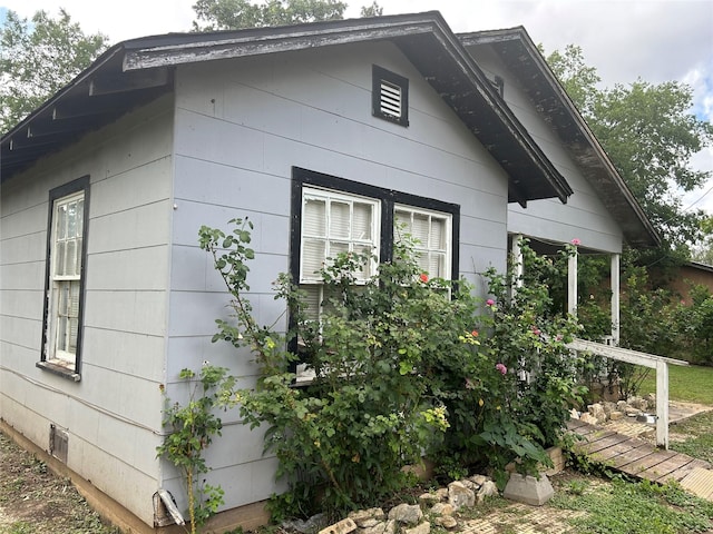107 Russell St, Liberty Hill, TX 78642 - view of side of home