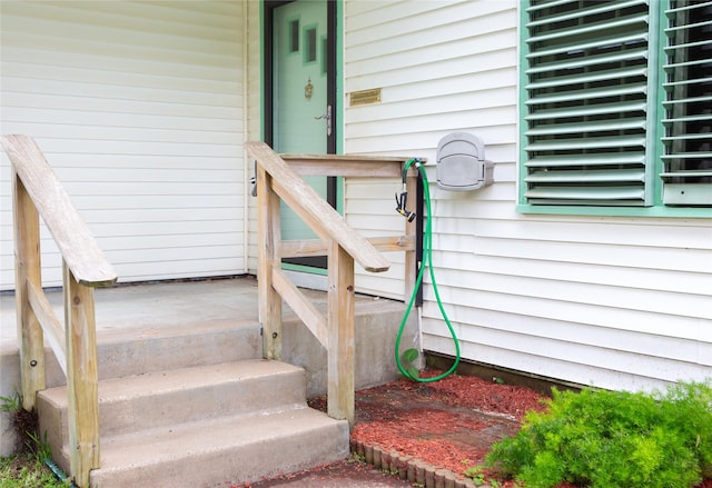 6718 E Bayou Dr, Hitchcock, TX 77563 - view of staircase