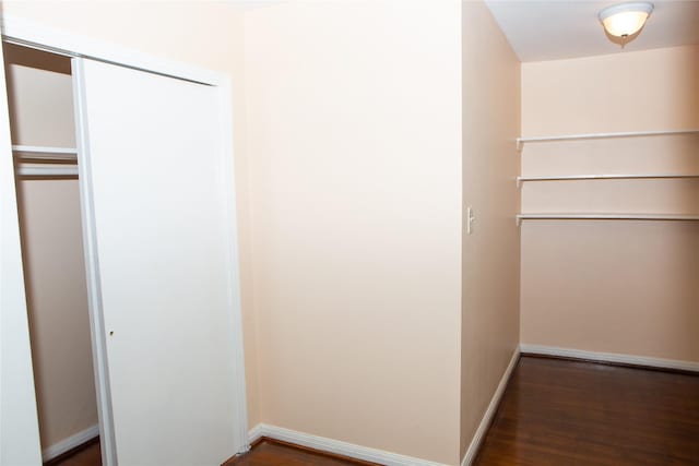 6718 E Bayou Dr, Hitchcock, TX 77563 - view of closet