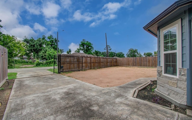 5409 Gold St, Houston, TX 77026 - view of patio / terrace