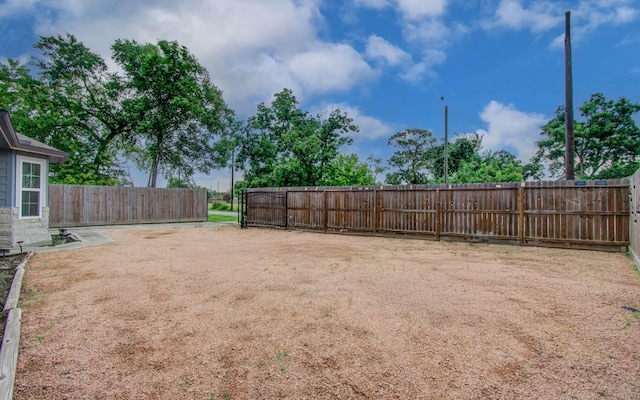 5409 Gold St, Houston, TX 77026 - view of yard