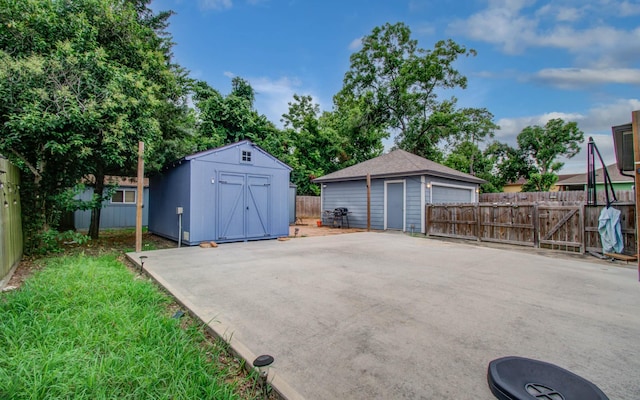 5409 Gold St, Houston, TX 77026 - garage featuring a shed