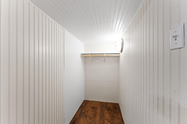 9415 Vista Falls Ct, Richmond, TX 77469 - walk in closet featuring wood finished floors