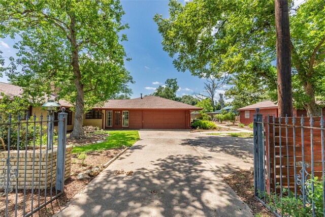 322 E Obryant St, Bellville, TX 77418
