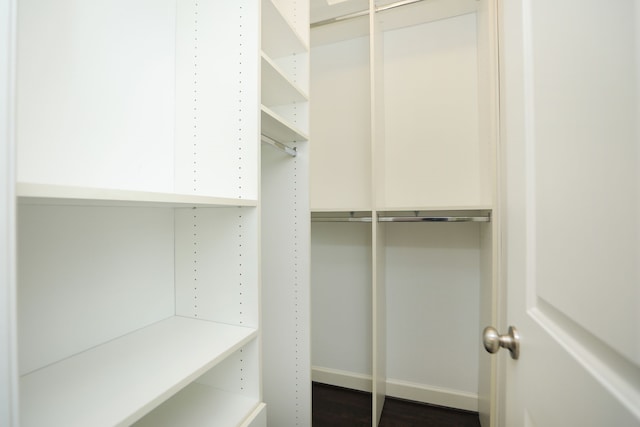 5120 Larkin St, Houston, TX 77007 - view of walk in closet