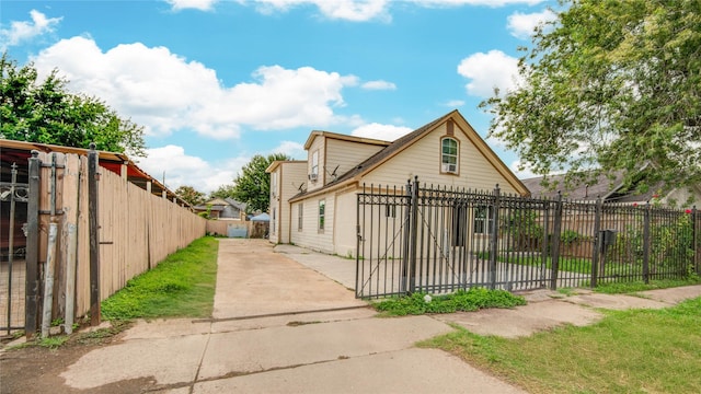 911 Wooding St, Houston, TX 77011 - photo 1
