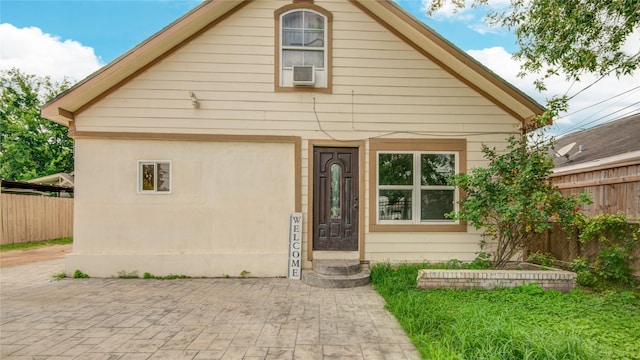 911 Wooding St, Houston, TX 77011 - view of front of property featuring a patio