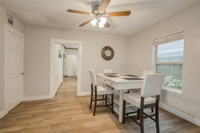 911 Wooding St, Houston, TX 77011 - dining space with light wood-style flooring and ceiling fan
