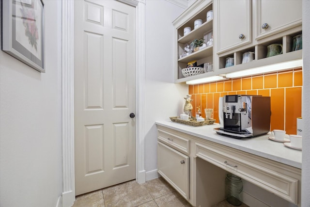 14002 Winding Springs Dr, Cypress, TX 77429 - bar with light tile patterned flooring and tasteful backsplash