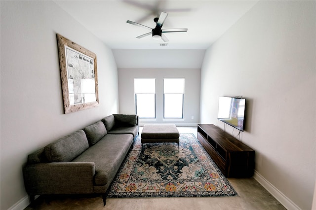 3319 Pleasant Hollow Ln, Houston, TX 77365 - living area featuring a ceiling fan and vaulted ceiling