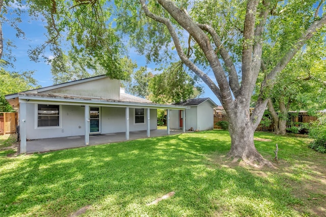 32 Sarita Rd, Angleton, TX 77515 - rear view of property featuring a patio