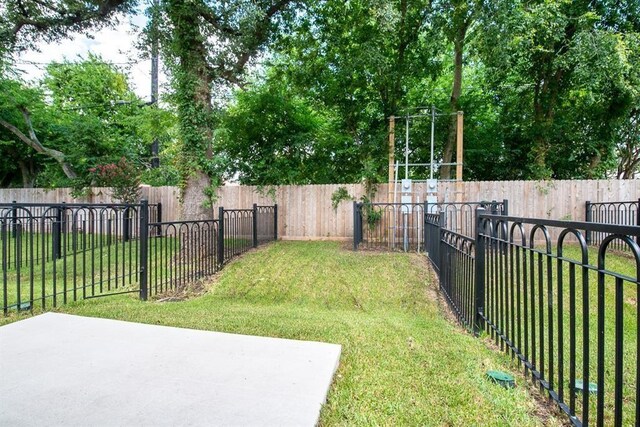 5119 Briscoe St A/B, Unit A/B Houston, TX 77033 - view of yard