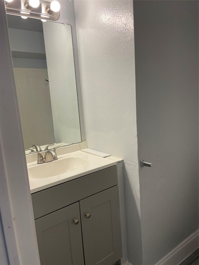 8703 Victorian Village Dr Unit 8703, Houston, TX 77071 - bathroom featuring vanity