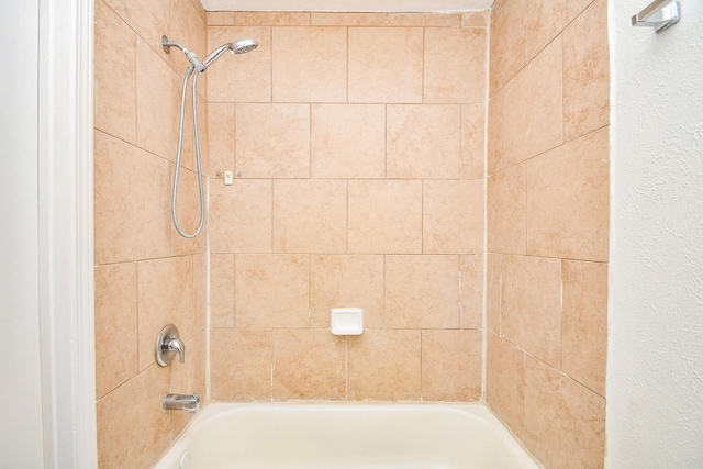 6915 Jeb Stuart Dr, Richmond, TX 77469 - full bath featuring tub / shower combination