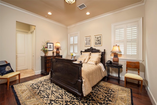 25 N Creekside Ct, Houston, TX 77055 - bedroom with hardwood / wood-style flooring, ornamental molding, and recessed lighting