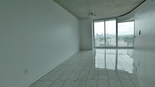 5925 Almeda Rd Unit 12113, Houston, TX 77004 - unfurnished room with a wall of windows and a city view