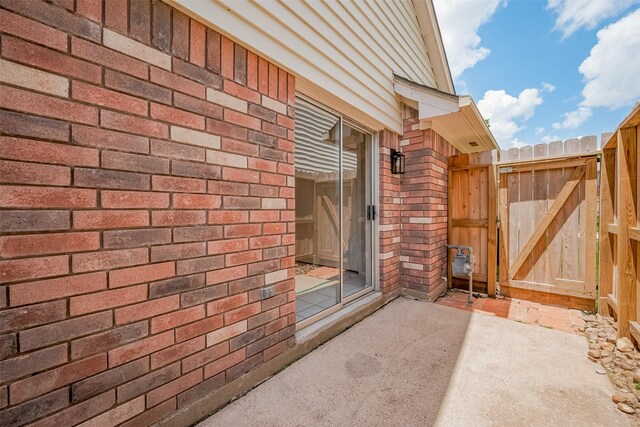5814 N Magazine Cir, Houston, TX 77084 - view of patio featuring a gate