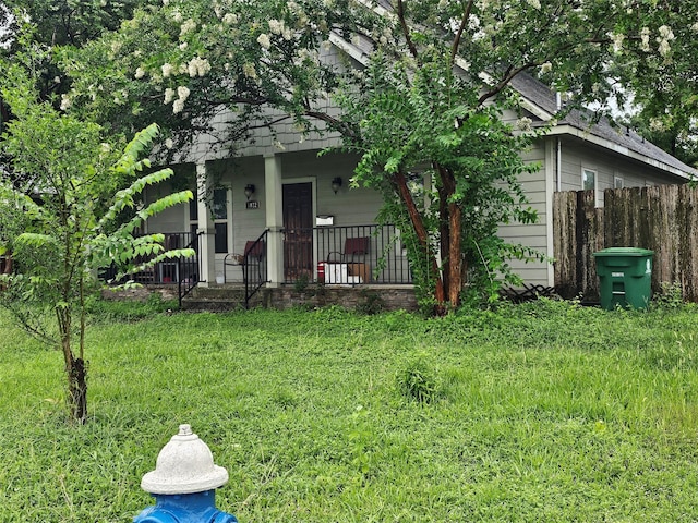 3022 Mcilhenny St, Houston, TX 77004 - obstructed view of property with a porch