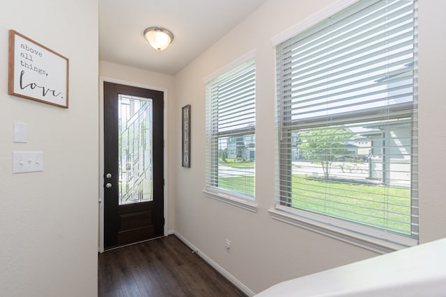 5529 Evanston Ln, Pasadena, TX 77505 - entryway featuring dark wood-style flooring and baseboards