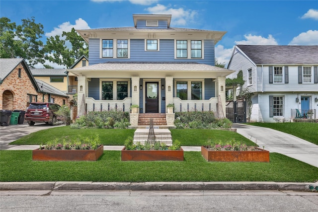 811 Byrne St, Houston, TX 77009 - traditional style home featuring driveway, a porch, and a front lawn