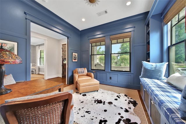 811 Byrne St, Houston, TX 77009 - sitting room with healthy amount of natural light and recessed lighting