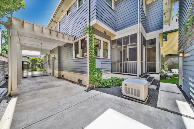 811 Byrne St, Houston, TX 77009 - view of patio / terrace