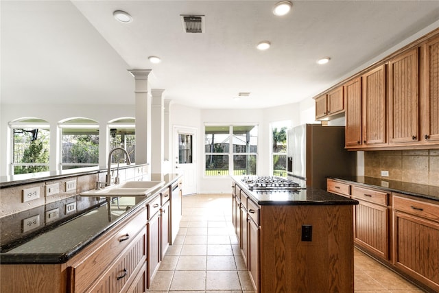 7611 Highmeadow Dr, Houston, TX 77063 - kitchen featuring a center island, appliances with stainless steel finishes, tasteful backsplash, healthy amount of natural light, and recessed lighting
